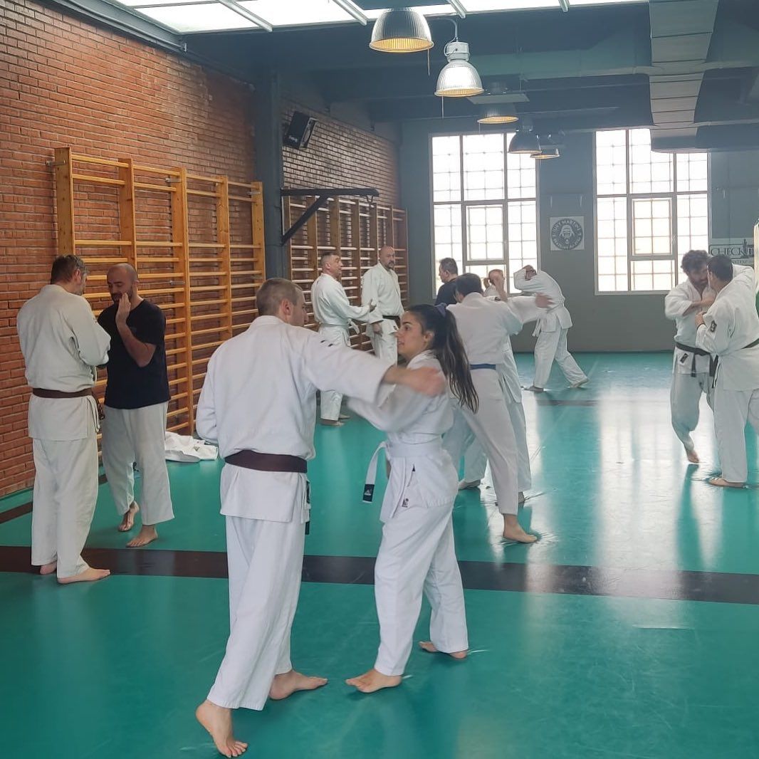 DEFENSA PERSONAL FEMENINO